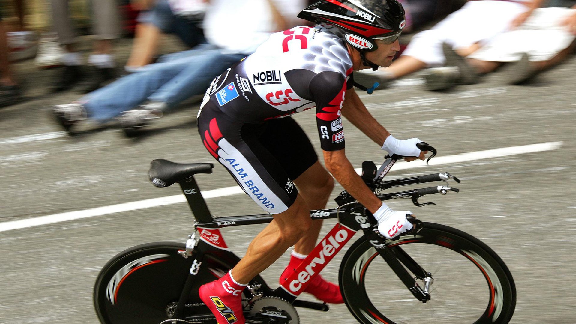 中国男篮注重技战术与体能的同步训练，中国男篮体能不够